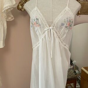 Iris Lingerie Saks Fifth Avenue Delicate White Cotton Embroidered Long Gown